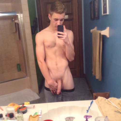 Boy Self – Real amateur pictures of nude gay teens and straight boys